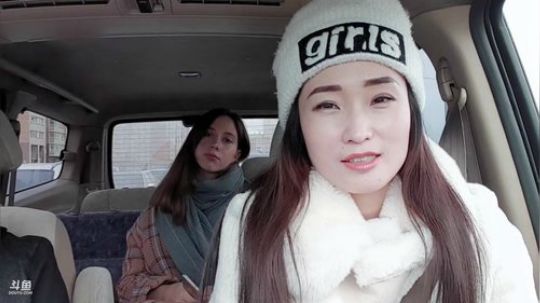 美女佳佳单独直播一会。 2019-11-02 15点场