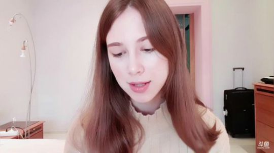 美女佳佳单独直播一会。 2019-11-02 13点场