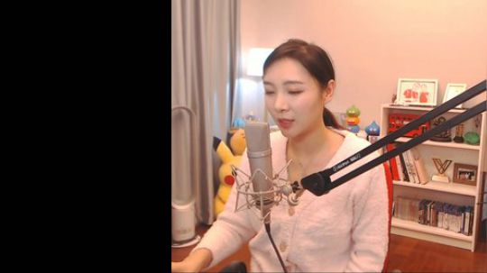 黑板君爱喝酸奶发布了一个斗鱼视频2019-11-04