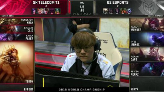 我在斗鱼看英雄联盟赛事直播英雄联盟