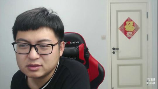 我在斗鱼看火力堂主直播户外