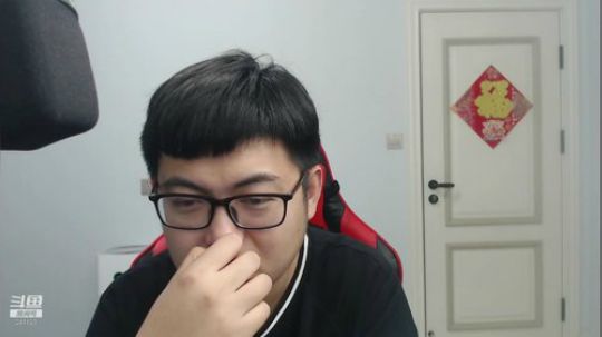 我在斗鱼看火力堂主直播户外