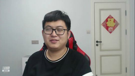 我在斗鱼看火力堂主直播户外