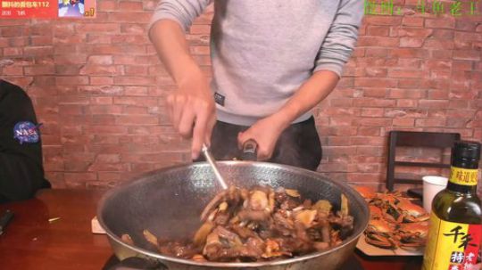 冷吃牛肉条 ，酱肉丝 ，大闸蟹。。。 2019-11-06 22点场