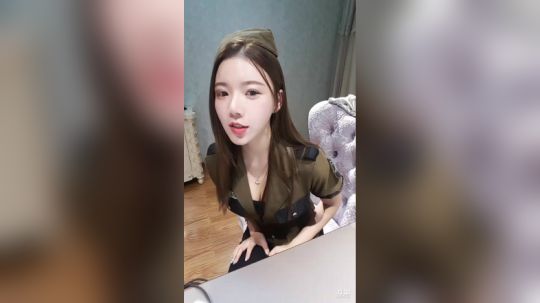小姨子：绿帽子好奇怪 2019-11-07 19点场