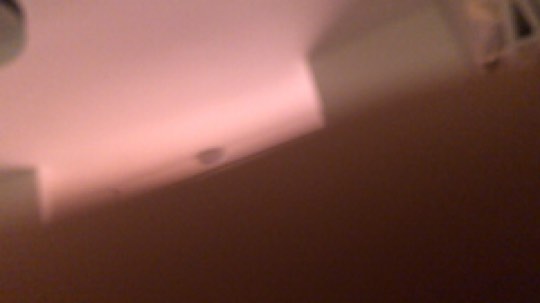 今天头晕，刚躺下想歇会儿，这窗外是啥意思？