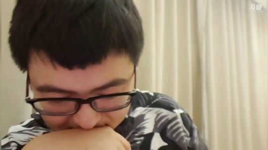 我在斗鱼看火力堂主直播户外