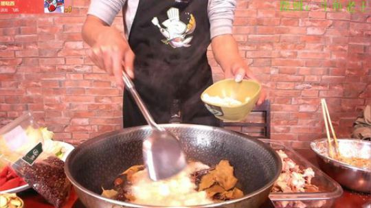 至尊无敌好吃兔，香肠回锅，炸小鱼。。。 2019-11-07 22点场