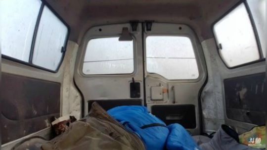 带兄弟们参观燕窝产业 2019-11-09 07点场