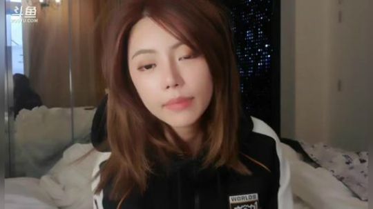 菜菜的瓜皮帽发布了一个斗鱼视频2019-11-09