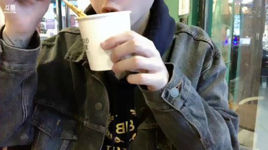 杨过手受伤了播户外吧 2019-11-03 17点场