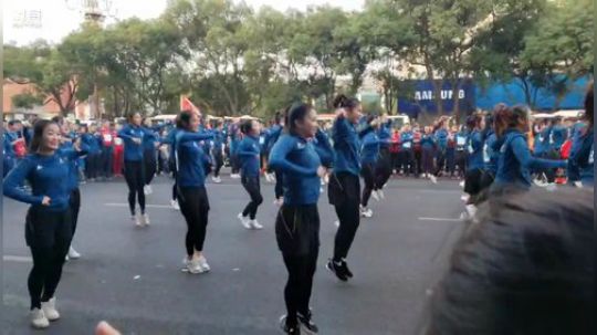 我在斗鱼看火力堂主直播户外