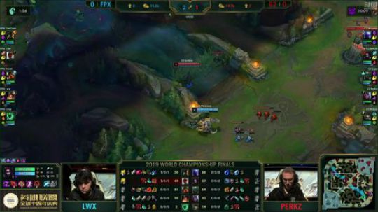 我在斗鱼看英雄联盟赛事直播英雄联盟