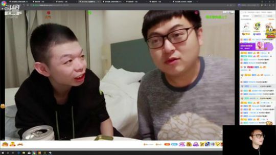 我在斗鱼看小鱼小鱼吃虾米直播户外