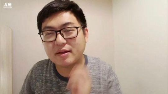 我在斗鱼看火力堂主直播户外