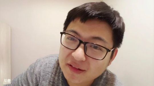 我在斗鱼看火力堂主直播户外