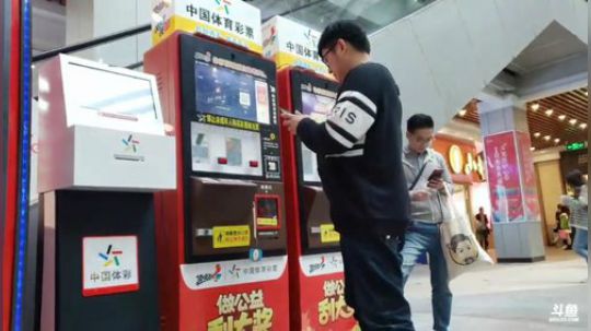 我在斗鱼看火力堂主直播户外