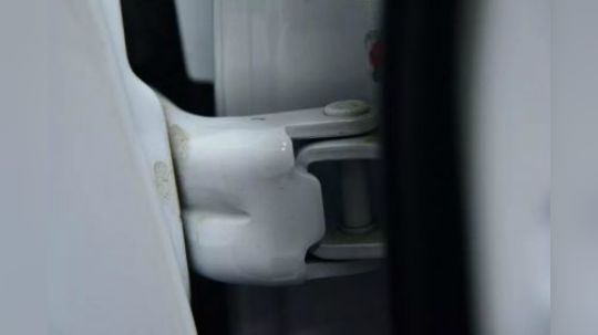 后排有钢板，这是要超越“原型车”的节奏