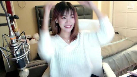喵老师的圣诞树发布了一个斗鱼视频2019-11-15