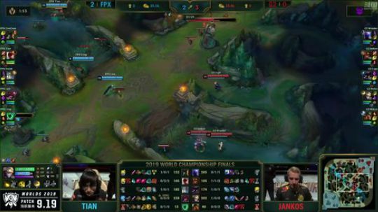 我在斗鱼看英雄联盟赛事直播英雄联盟