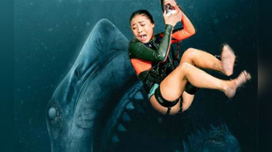 四名美少女作死下海，偶遇深海盲鲨，年度最“鲨”电影《鲨海》