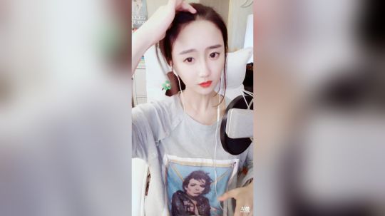 登月团丶离去发布了一个斗鱼视频2019-11-18