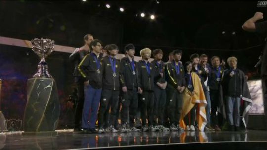 HHHISHHH发布了一个斗鱼视频2019-11-19