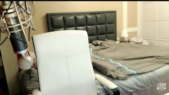 我本善良72发布了一个斗鱼视频2019-11-19