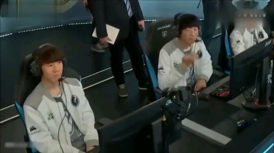 一个喜欢发育的男人～