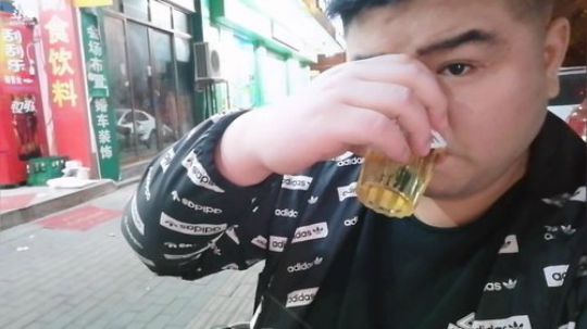 我在斗鱼看做个疯子直播户外