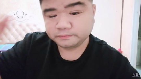 我在斗鱼看做个疯子直播户外