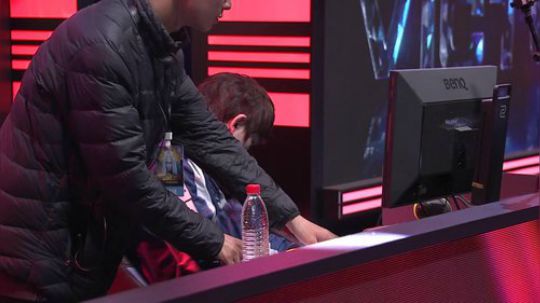 KRWLIN发布了一个斗鱼视频2019-11-23