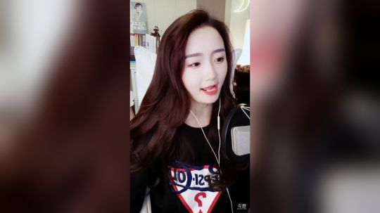 登月团丶离去发布了一个斗鱼视频2019-11-23