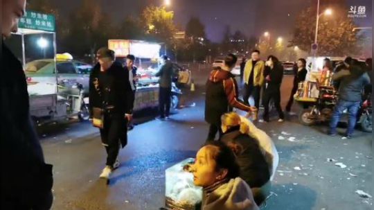 周末酒吧街守夜 2019-11-24 01点场