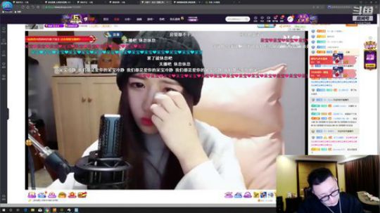 我在斗鱼看小鱼小鱼吃虾米直播户外