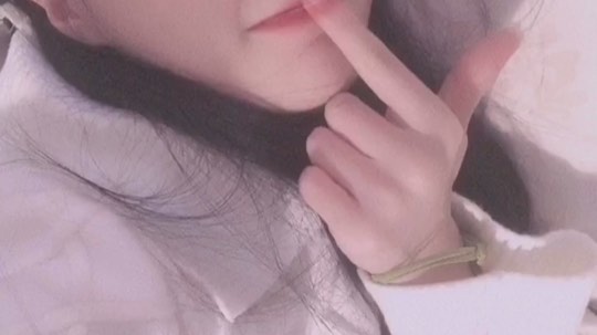 还不睡吗？在等我直播？哈哈，今天没得哦，晚安宝贝们