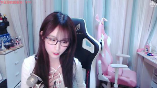 菜菜的瓜皮帽发布了一个斗鱼视频2019-11-25