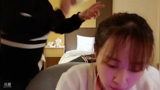 我在斗鱼看火力堂主直播户外
