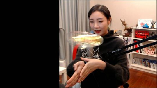 黑板君爱喝酸奶发布了一个斗鱼视频2019-11-26
