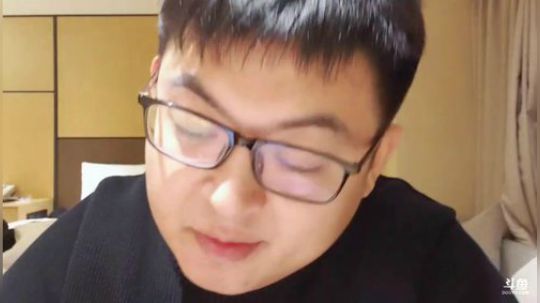 我在斗鱼看火力堂主直播户外