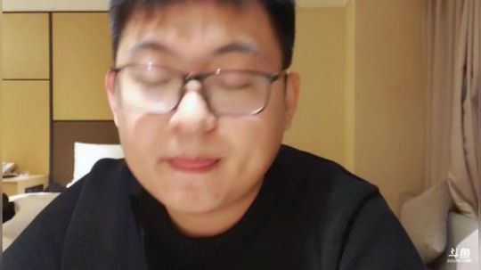 我在斗鱼看火力堂主直播户外