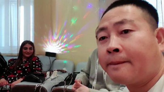 我在斗鱼看俄罗斯异国风情直播户外