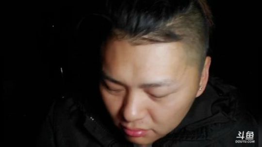 户外遛狗王飞哥发布了一个斗鱼视频2019-11-28