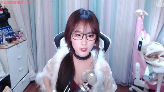 菜菜的瓜皮帽发布了一个斗鱼视频2019-11-29