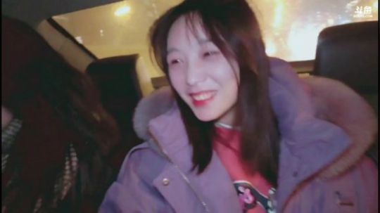 我在斗鱼看百变姑姑肖淑洁直播户外