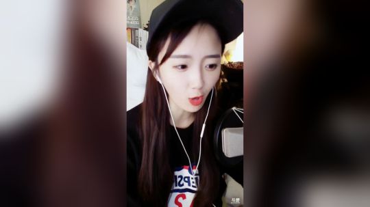 登月团丶离去发布了一个斗鱼视频2019-11-29