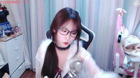 菜菜的瓜皮帽发布了一个斗鱼视频2019-11-29