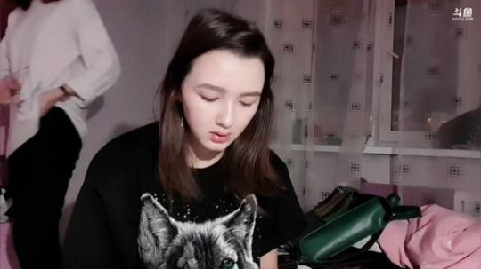 美女学中文。 2019-11-29 07点场