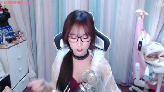 菜菜的瓜皮帽发布了一个斗鱼视频2019-11-29