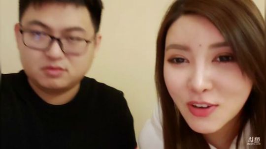 我在斗鱼看火力堂主直播户外
